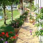 La Caravelle Logis מלון 3*